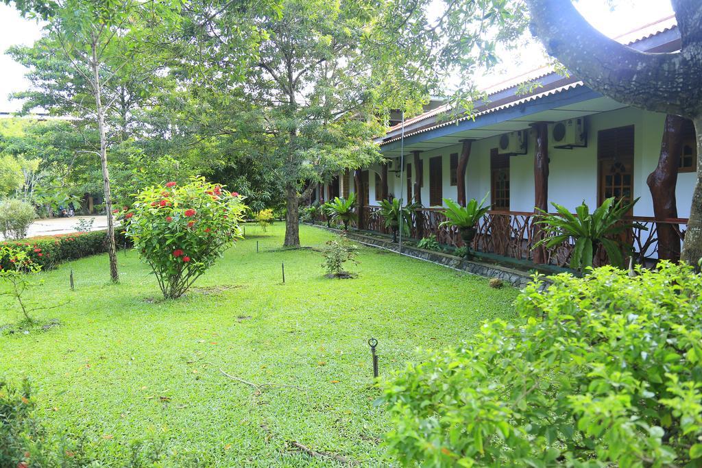 Wila Safari Hotel Тиссамахарама Экстерьер фото