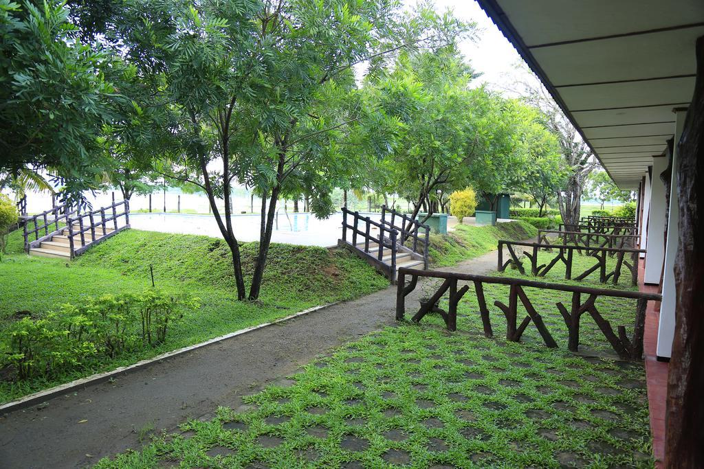 Wila Safari Hotel Тиссамахарама Экстерьер фото