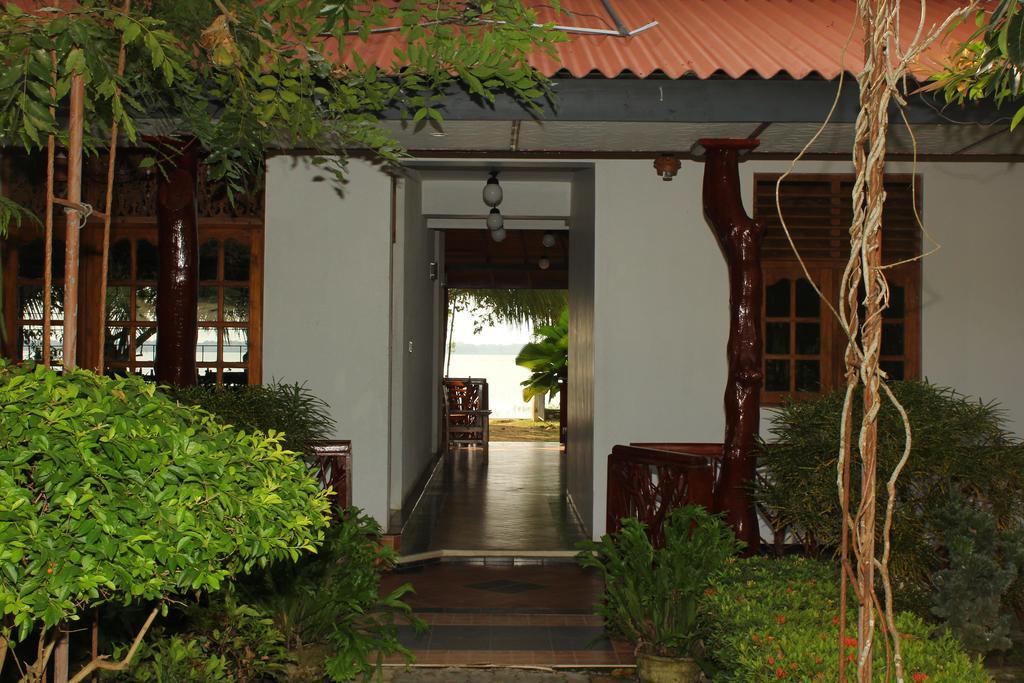 Wila Safari Hotel Тиссамахарама Экстерьер фото
