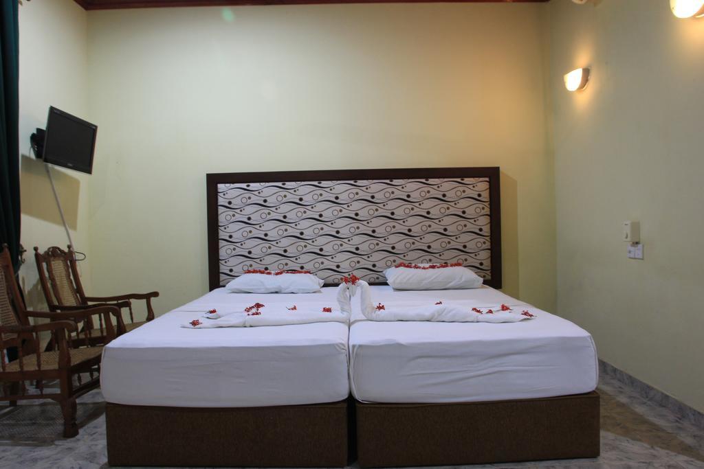 Wila Safari Hotel Тиссамахарама Экстерьер фото