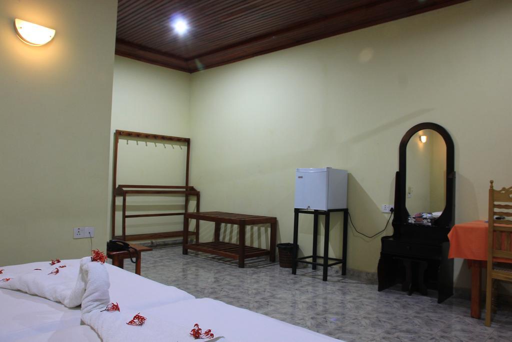 Wila Safari Hotel Тиссамахарама Экстерьер фото